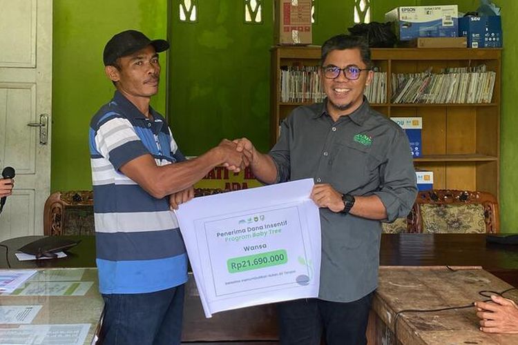 Senyum Pengasuh Pohon di Bengkulu Selatan, Terima Insentif Puluhan Juta Rupiah